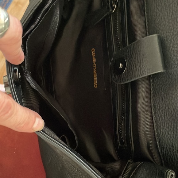 Black leather shoulder bag/crossbody bag. - Picture 4 of 6